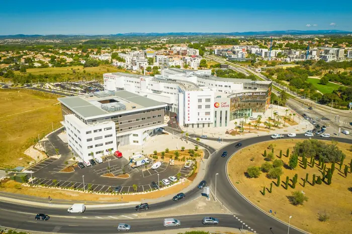 Vue aérienne du pôle de consultations de la Clinique Saint Jean